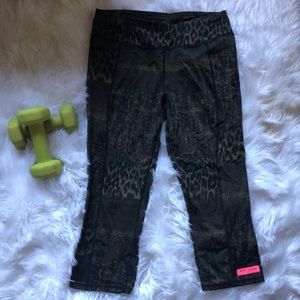 Performance Capris, Betsy Johnson